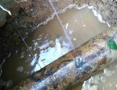 桑植楼顶渗水维修公司分享下地暖漏水的原因及检测方法。